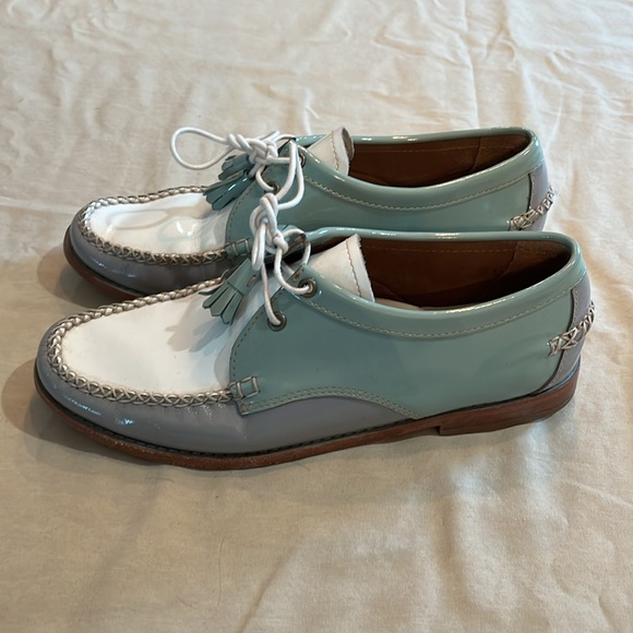 G.H. Bass & Co. Weejuns Winnie lace up shoe. Size 9 Green, gray and white. - Picture 3 of 11